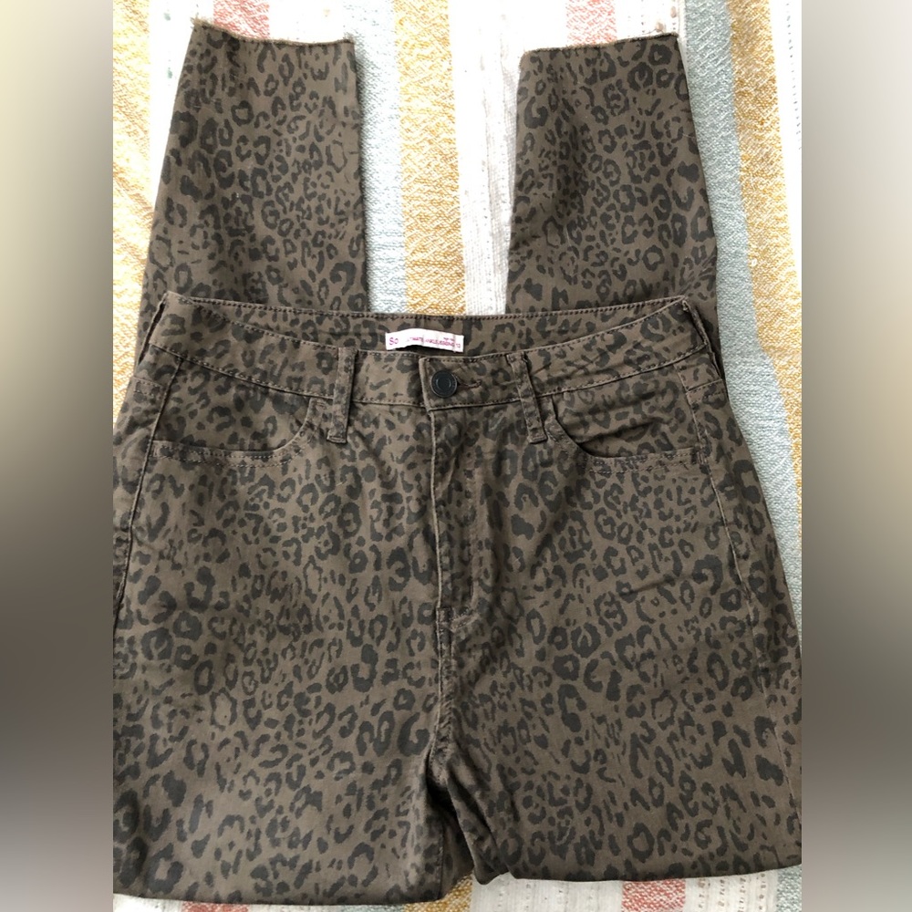 Woman’s Cheetah 🐆 print pants - Picture 3 of 10